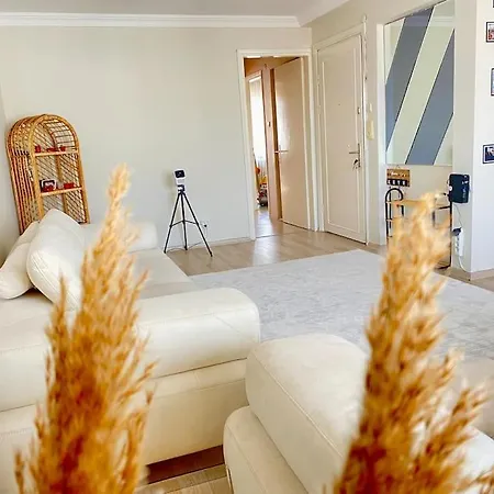 Impressive Flat In The Heart Of Alsancak דירה איזמיר