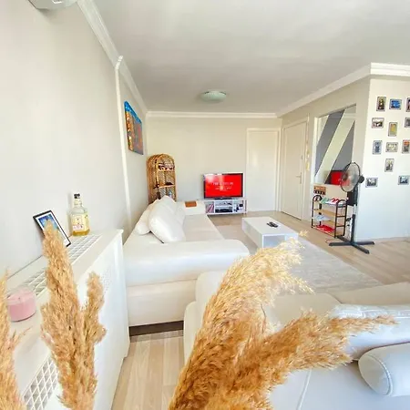 Impressive Flat In The Heart Of Alsancak Apartment *