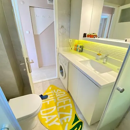 דירה Impressive Flat In The Heart Of Alsancak איזמיר
